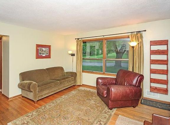 5th image of 631 Iona Ln
