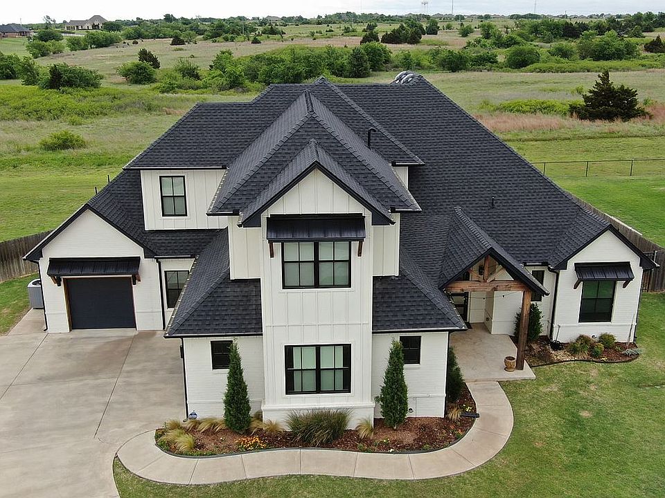 Great curb appeal!