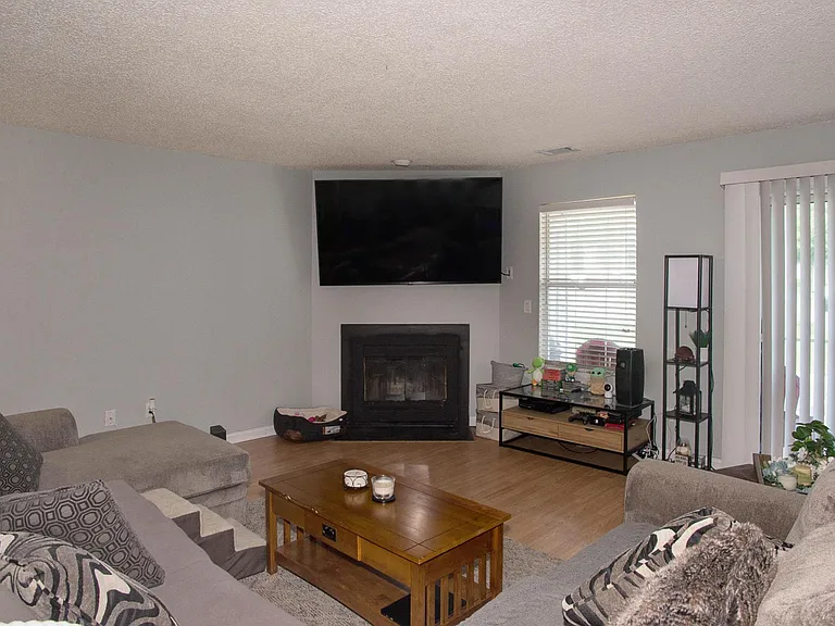 1716 Waters Edge Dr — Photo 6