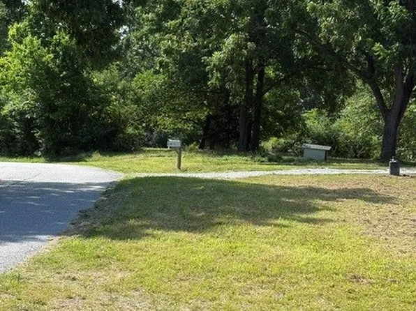 801 E Hilltop Dr, Rogers, AR 72756