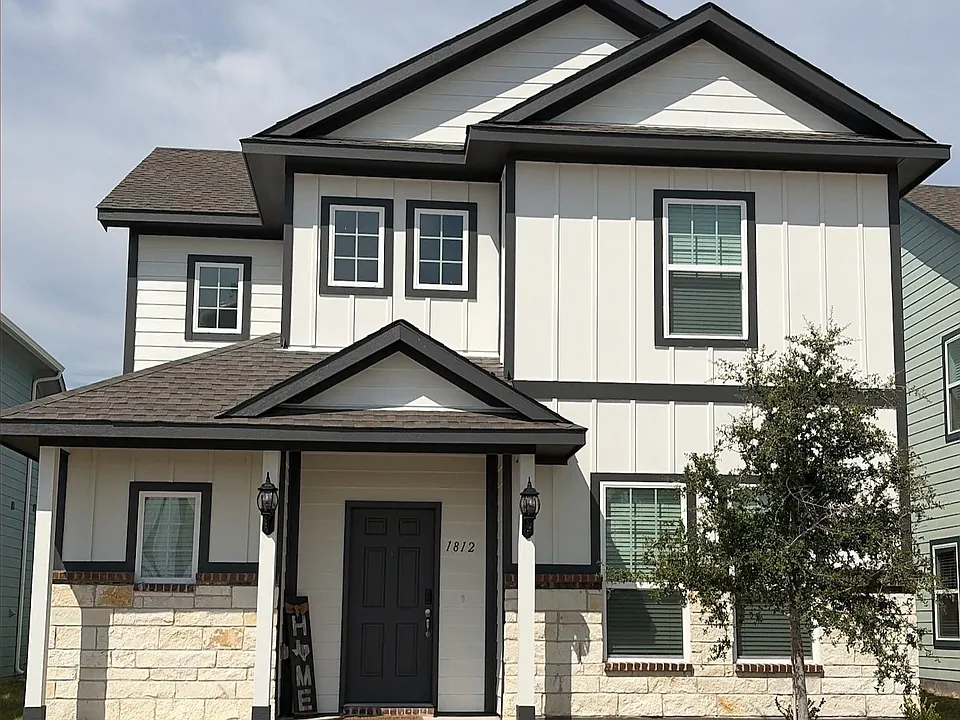 1812 Bluebonnet Ln