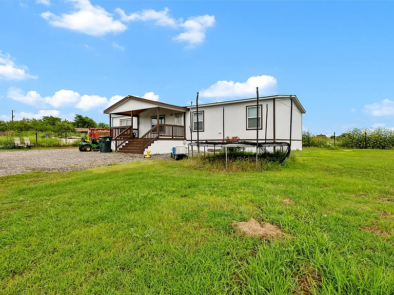 360 Shady Oaks #B — Photo 3