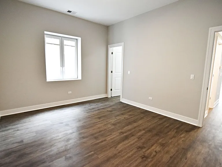 927 W. Irving Park — Photo 14