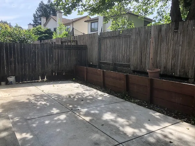 3 bedroom 2 bath Mountain Shadow Square — Photo 4