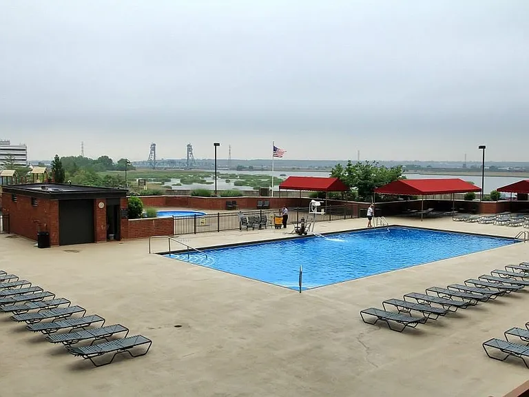 616 Harmon Cove Tower — Photo 2