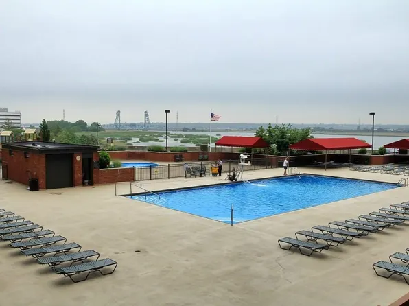 232 Harmon Cove Tower image 39 of 46