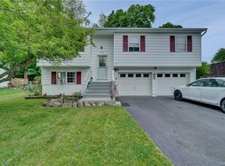 16 Newbury St, Monroe, NY 10950