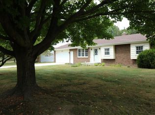 2075 Oak Lawn Dr, Stevensville, MI 49127