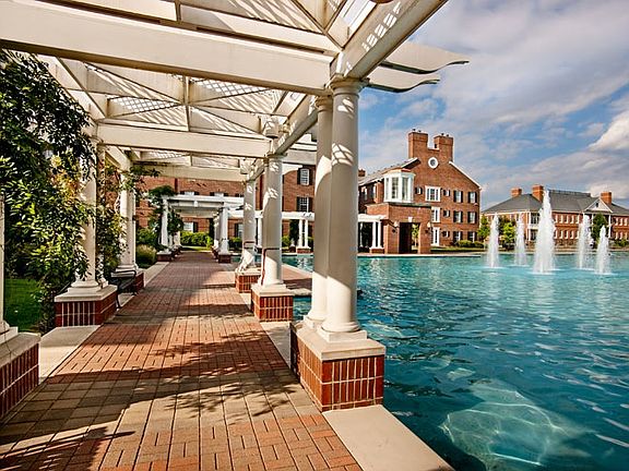 Arbor walk around the reflection pool