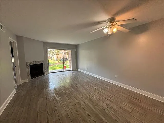 2425 Oxford Pl #114 — Photo 3