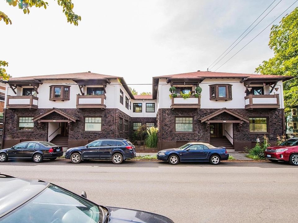 Historic building with upgraded apartment
