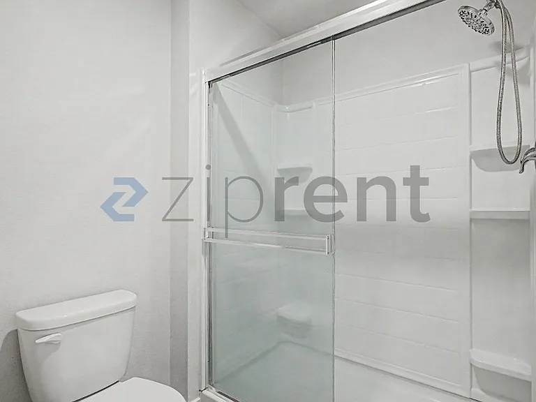 555 Stoller St — Photo 26
