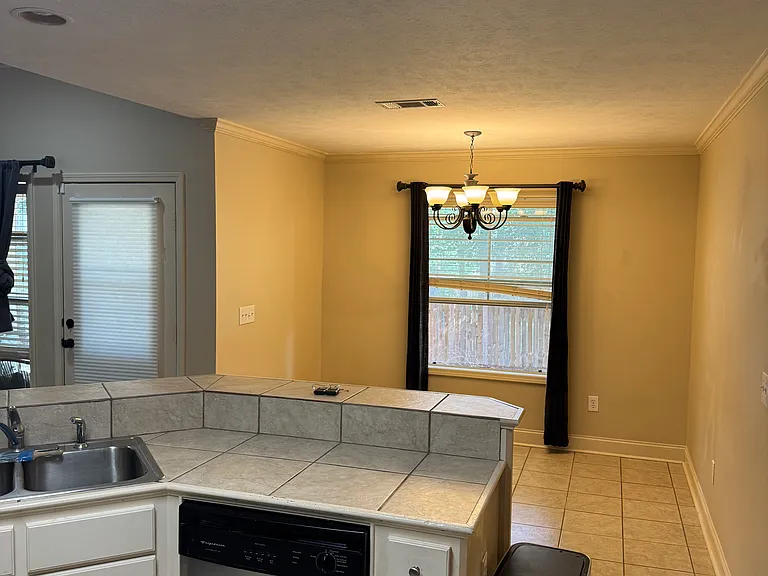 511 Suffolk Cv — Photo 3