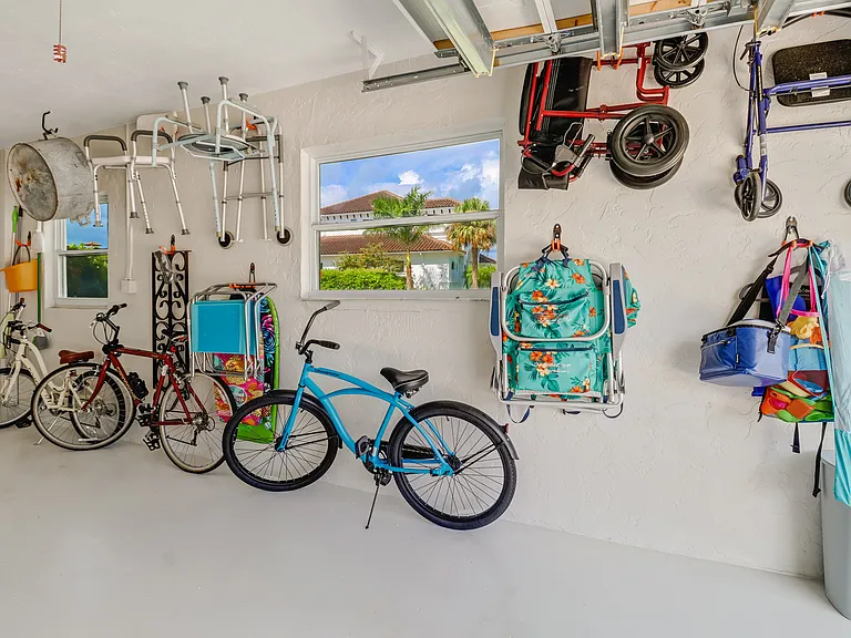 10180 Vanderbilt Dr — Photo 14