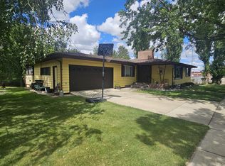 409 N River Ave, Glendive, MT 59330