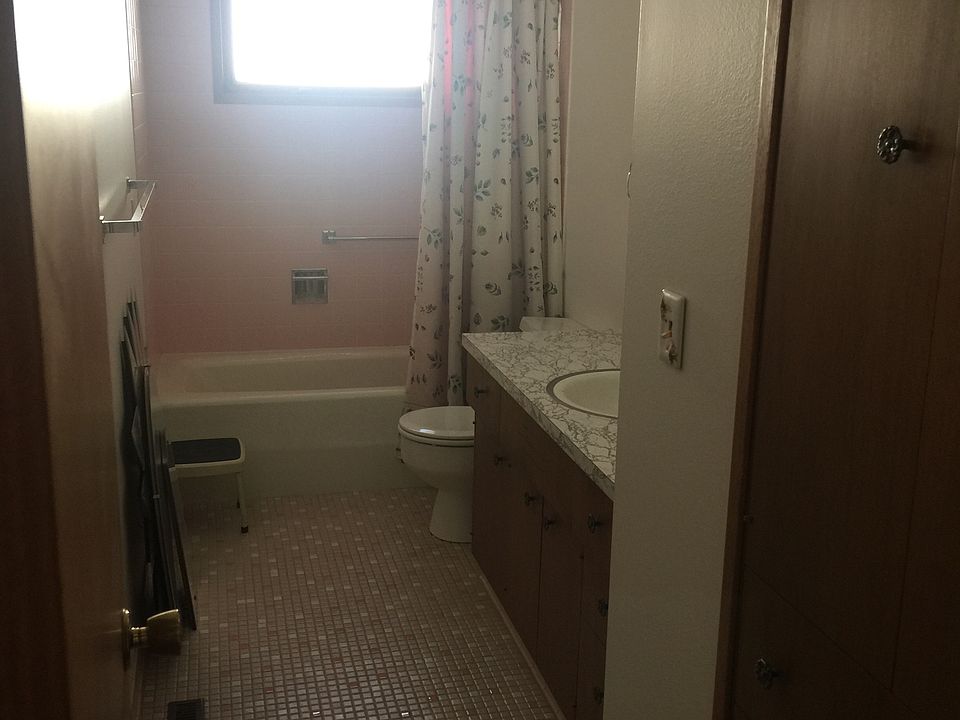 Main bathroom