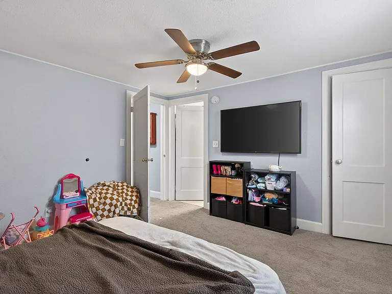 121 W Government Ave #B — Photo 11