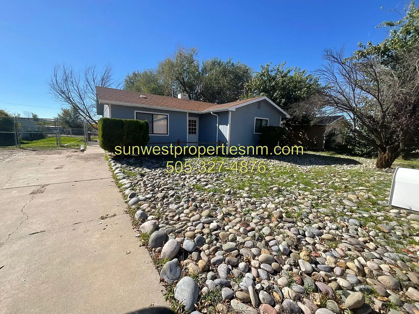 3 Bedroom, 1 Bath, Home with Fenced Backyard — Photo 2
