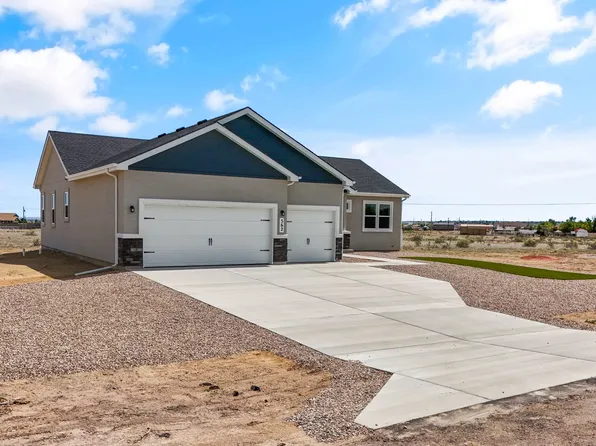 943 E Moonbeam Dr, Pueblo West, CO 81007