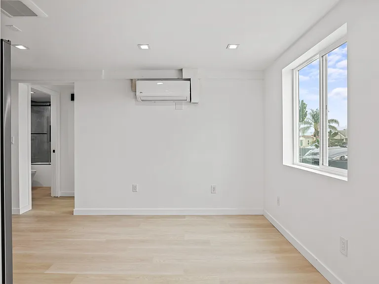 2561 S Westgate Ave #30-11 — Photo 7