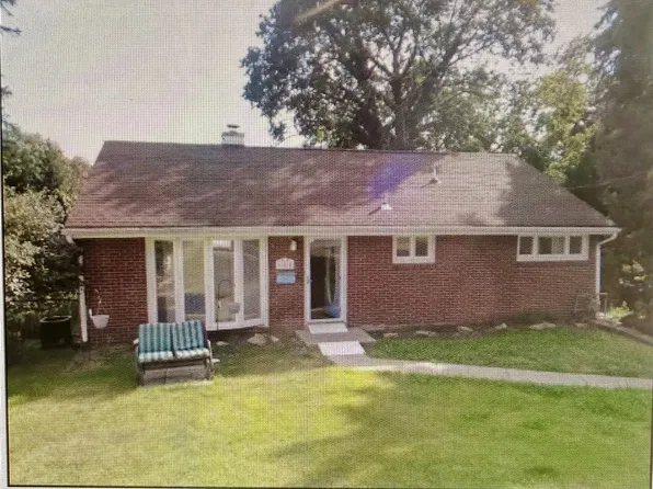 621 Springdale Dr, Pittsburgh, PA 15235