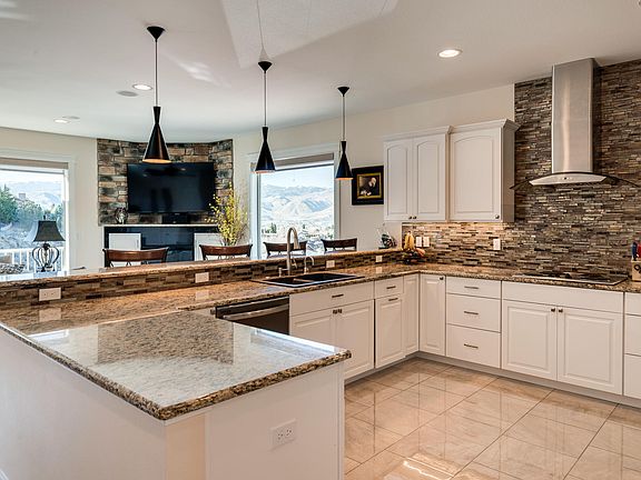 4th image of 730 Vista View Pl
