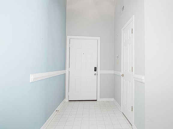 5th image of 200 Burkwood Ct Unit 3A