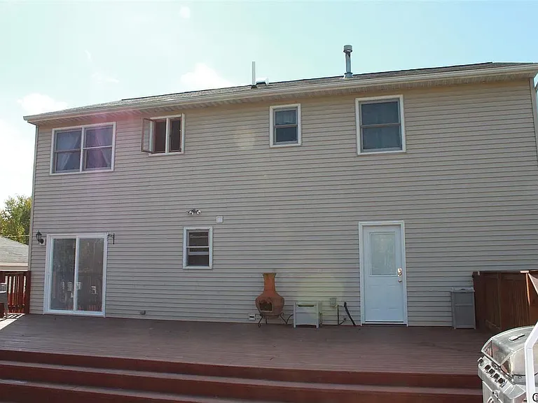 32A Saint George Pl — Photo 2