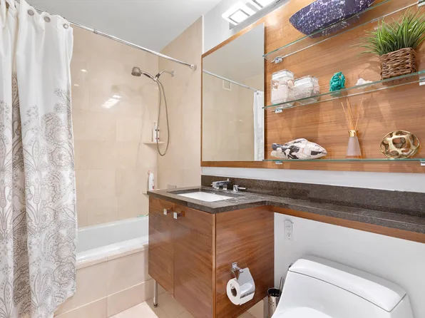 120 Riverside Boulevard image 5 of 12