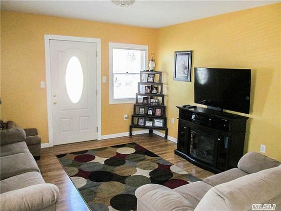 3rd image of 214 Seneca St