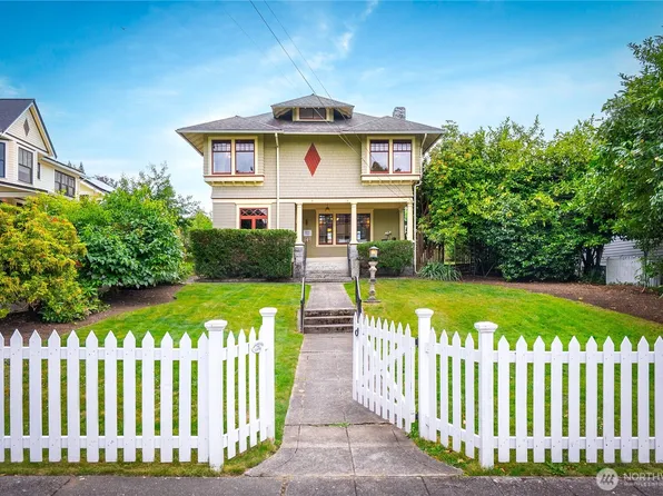 307 AVENUE C, Snohomish, WA 98290