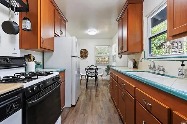 3 bed, 1097 sqft, $900 — Photo 2