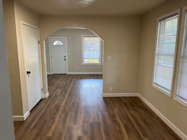 111 N Elm St — Photo 4