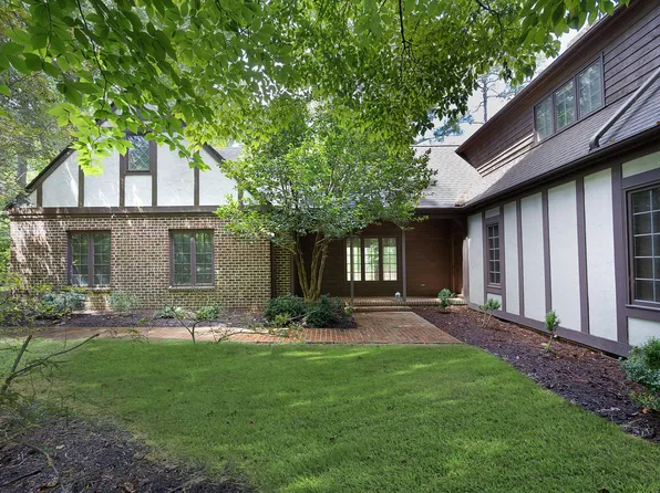 211 Huntington Dr, Chapel Hill, NC 27514