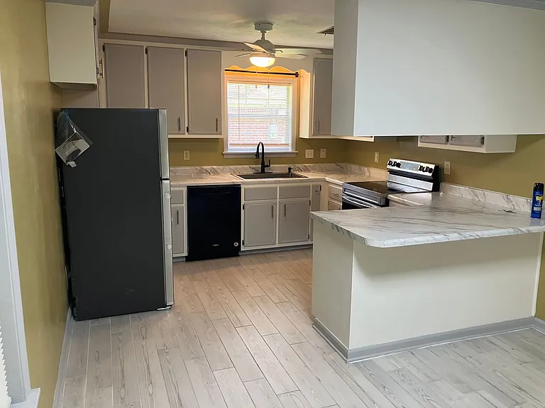 867 McNeece St — Photo 3