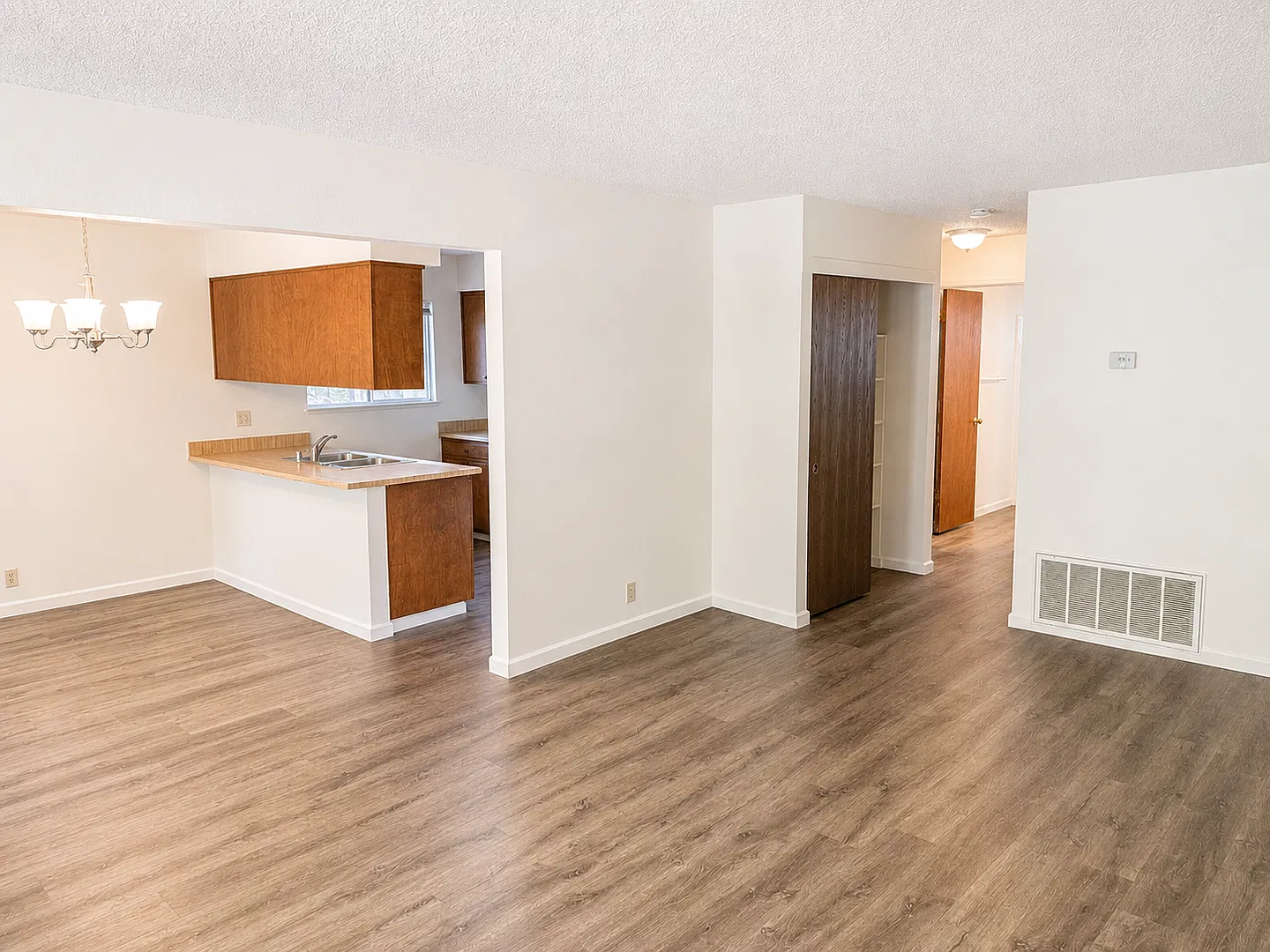 2 Bedroom walking distance to Chico State! — Photo 4