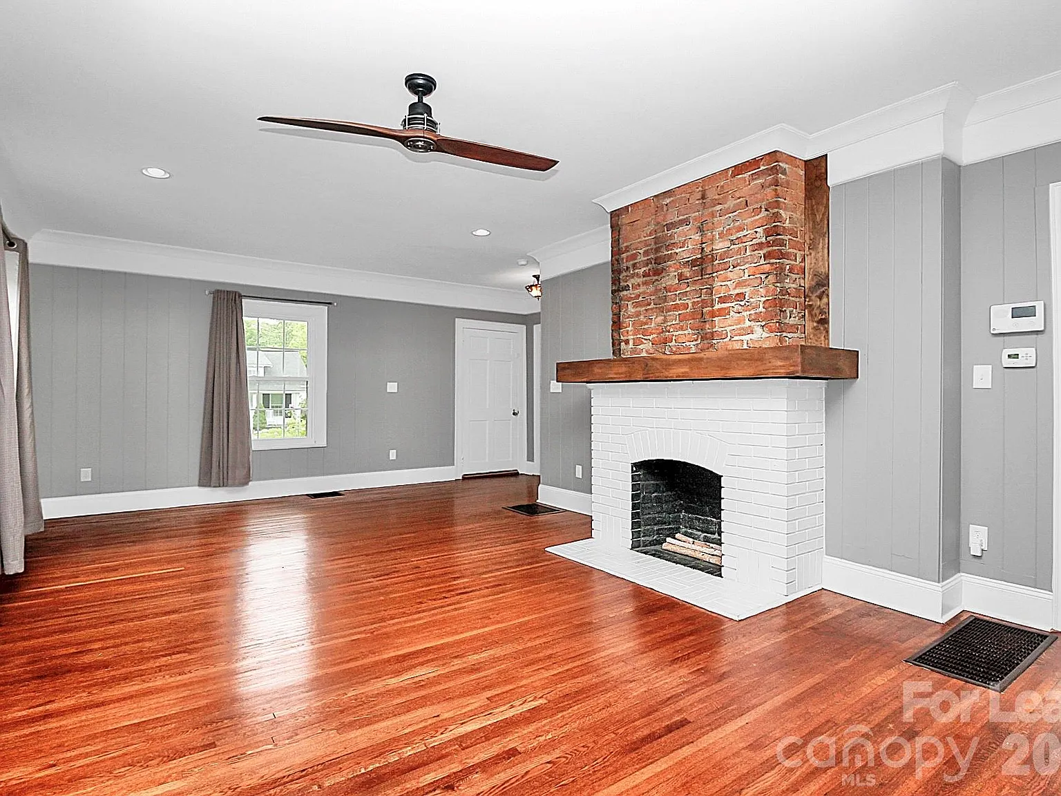 3 bed, 2.5 bath, 1937 sqft, $1,995 — Photo 2