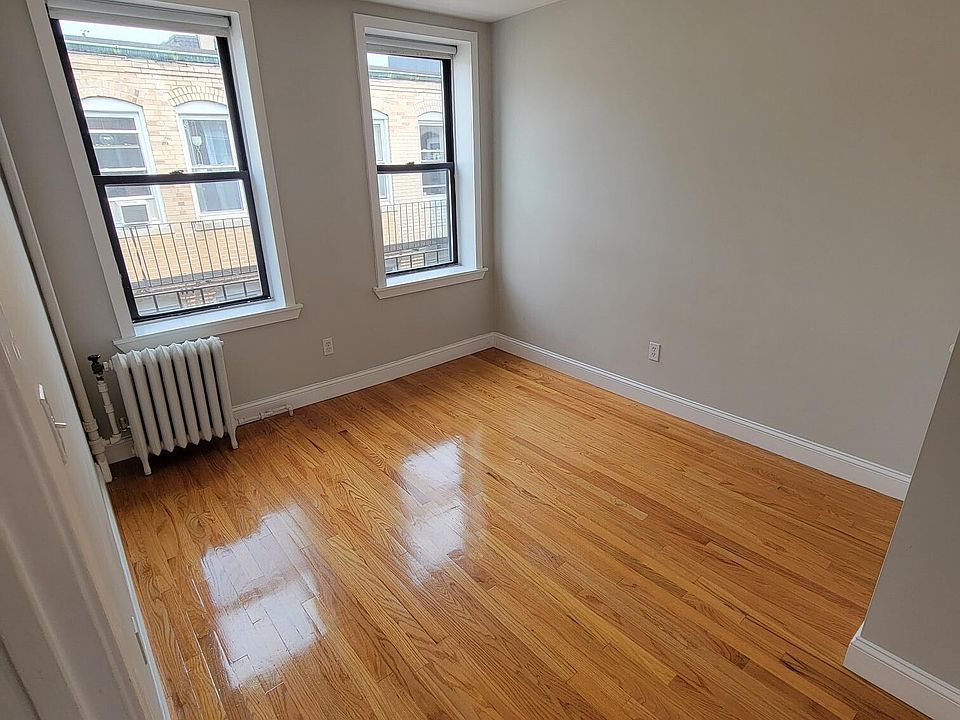 1st image of 220 Hanover St APT 24