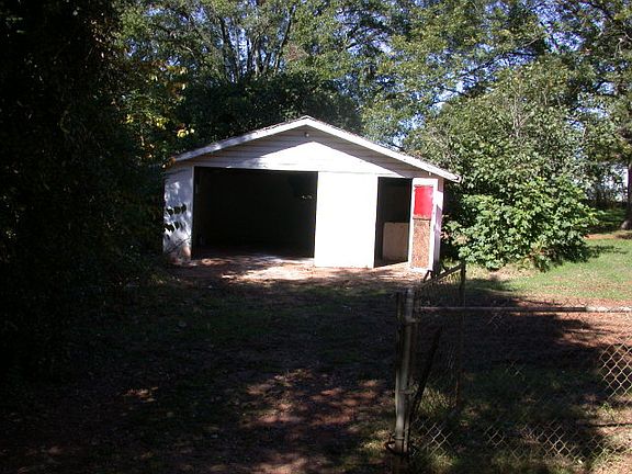 3rd image of 1303 Ninety Six Hwy