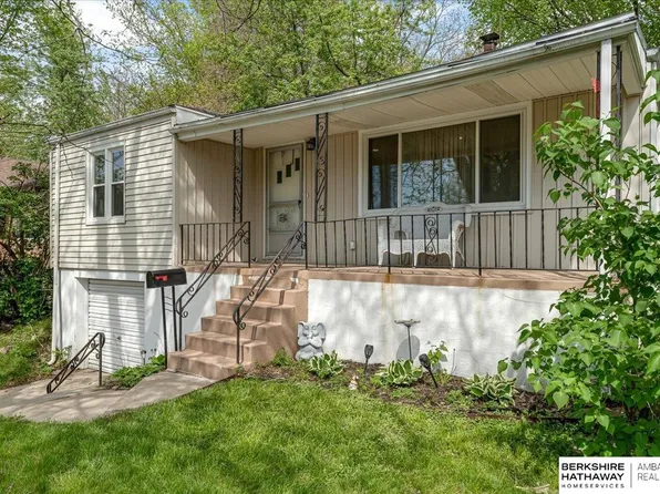 2221 S 50th St, Omaha, NE 68106