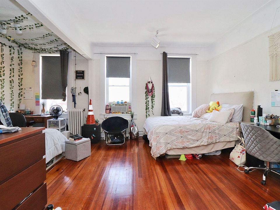 1st image of 704 Washington St APT 4