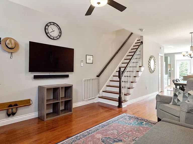 1109 E Wilt St — Photo 5