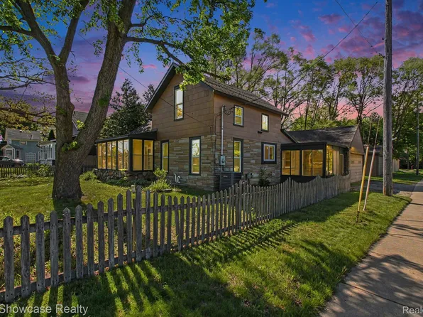 349 W Livingston Rd, Highland, MI 48357