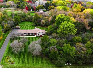 15860 W Thornapple Ln, Gurnee, IL 60031