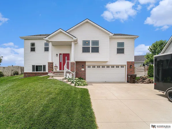 9543 Mortensen Ct, Lincoln, NE 68526