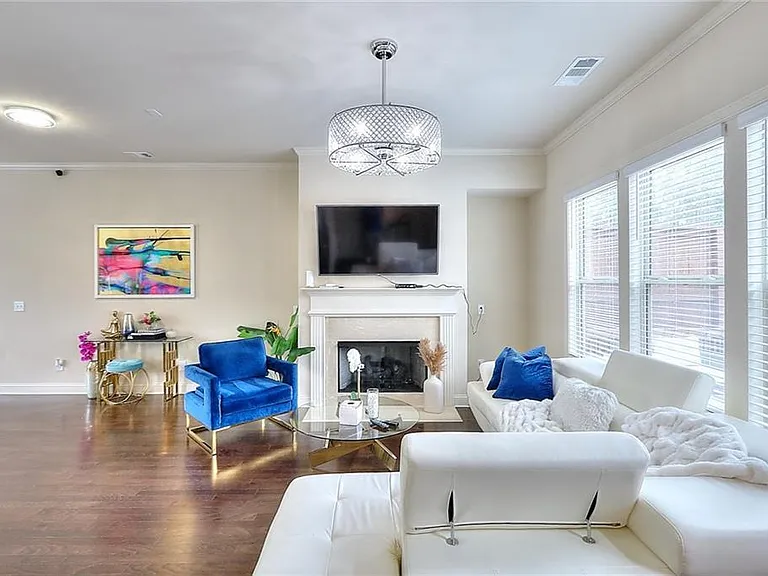 1306 Harris Way — Photo 5