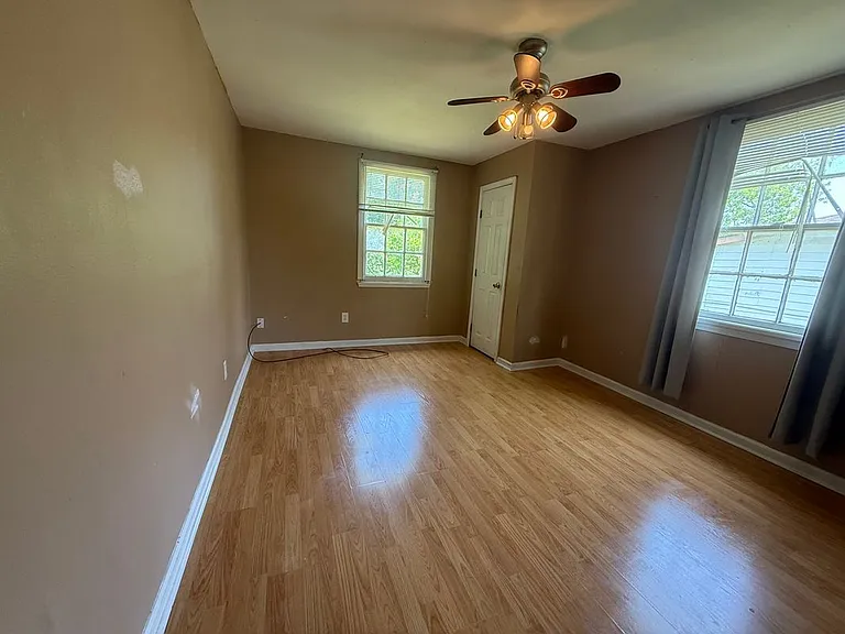 1559 Senate St — Photo 6