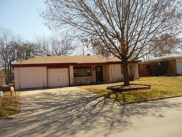 1st image of 4012 Lakewood Dr