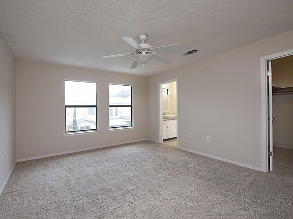 4th image of 946 Holbrook Cir