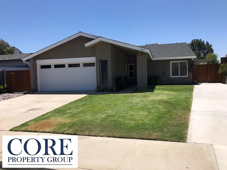 1739 Jasmine St — Photo 2